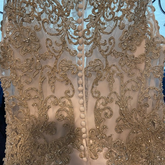 Wedding dress - Picture 5 of 10